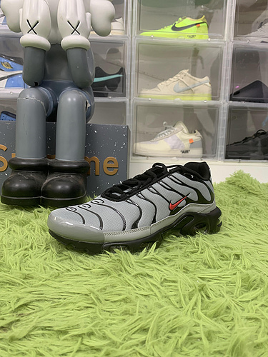 Nike Air Max Plus Wolf Grey Black Crimson ——DC1936-002