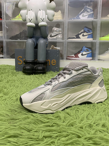 LW Batch adidas Yeezy Boost 700 V2 Static EF2829