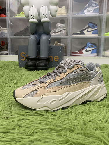 LW Batch adidas Yeezy Boost 700 V2 Cream GY7924