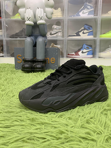 LW Batch adidas Yeezy Boost 700 V2 Vanta FU6684