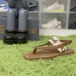 Chloe  Brown Woody Flat Sandals - 101 White