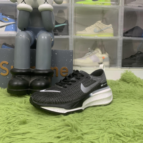 Nike ZoomX Invincible Run 3 Oreo