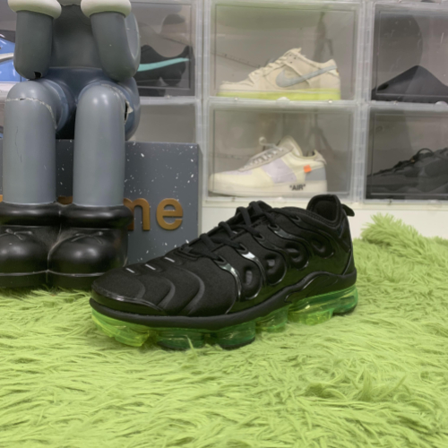 Nike Air VaporMax Plus 'Black Volt' 