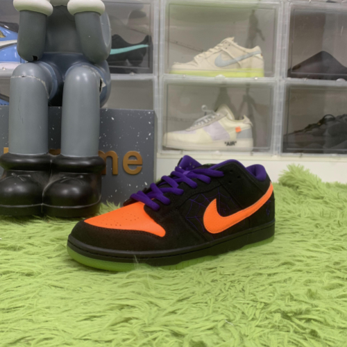 Nike SB Dunk Low Night of Mischief Halloween