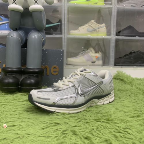 Nike Zoom Vomero 5 Photon Dust Metallic Silver 