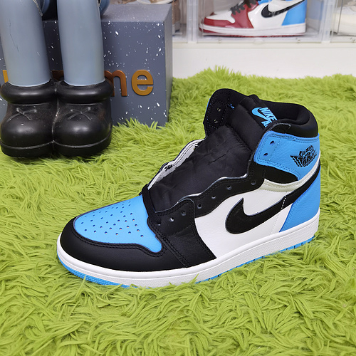 OG Batch Jordan 1 Retro High OG UNC Toe DZ5485-400