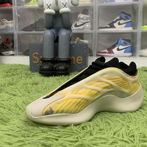 LW Batch adidas Yeezy 700 V3 Mono Safflower HP5425