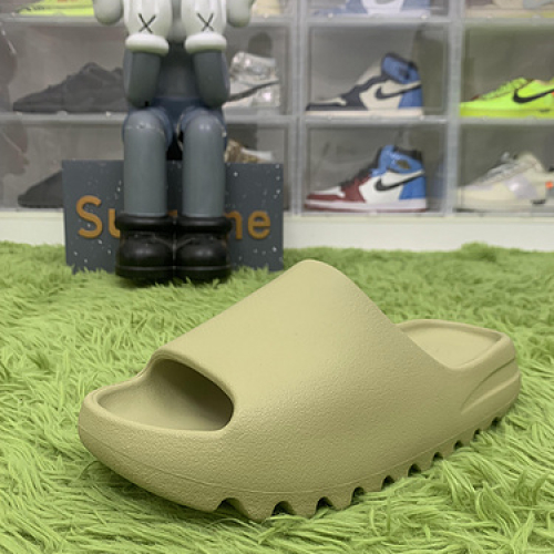 LW Batch adidas Yeezy Slide Resin FZ5904