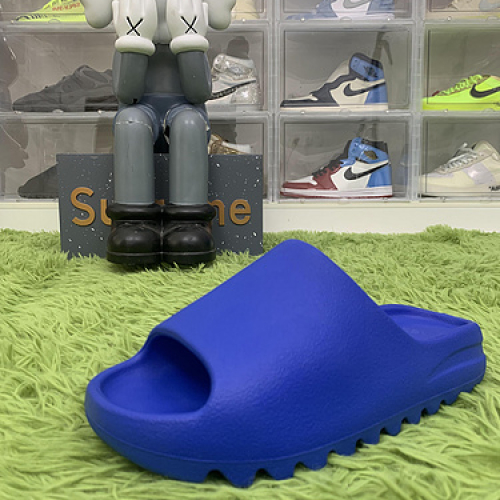 LW Batch adidas Yeezy Slide Azure ID4133